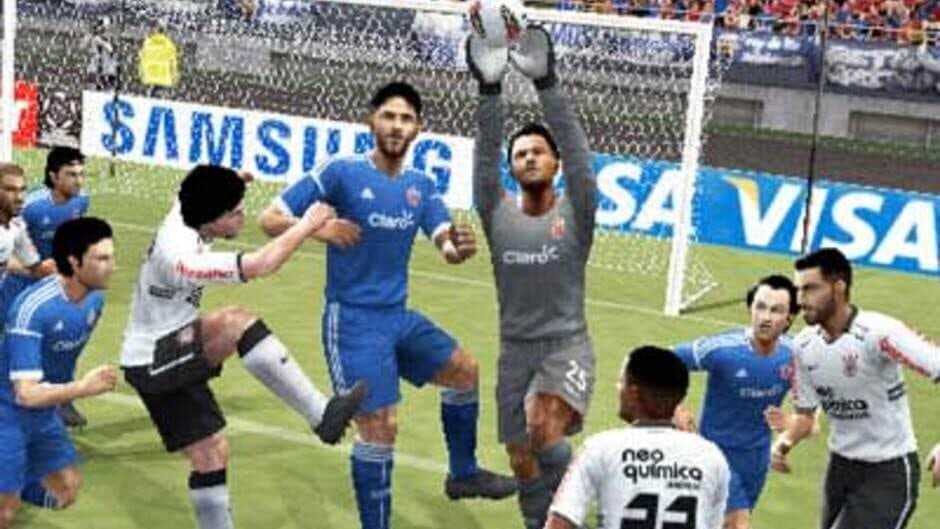 Pro Evolution Soccer 2013 3D screenshot 4