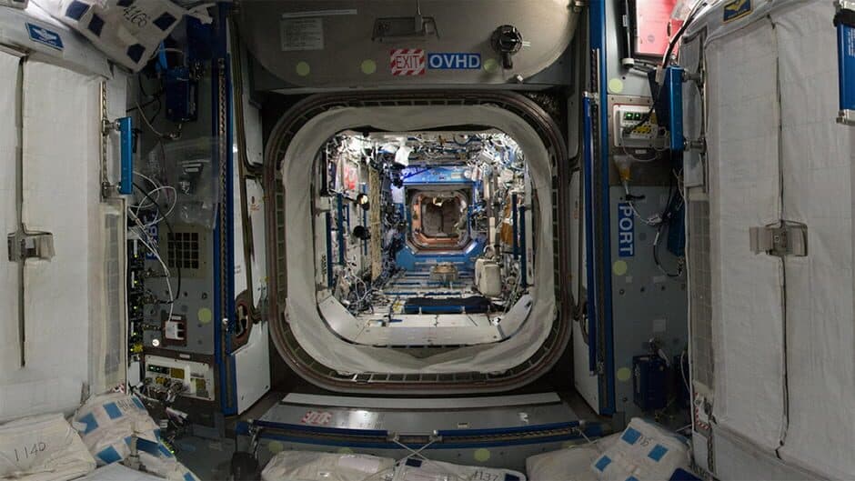 International Space Station Tour VR screenshot 4